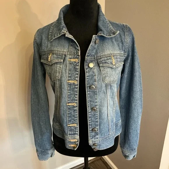 Old Navy small blue denim jacket in great condition. - Picture 1 of 3